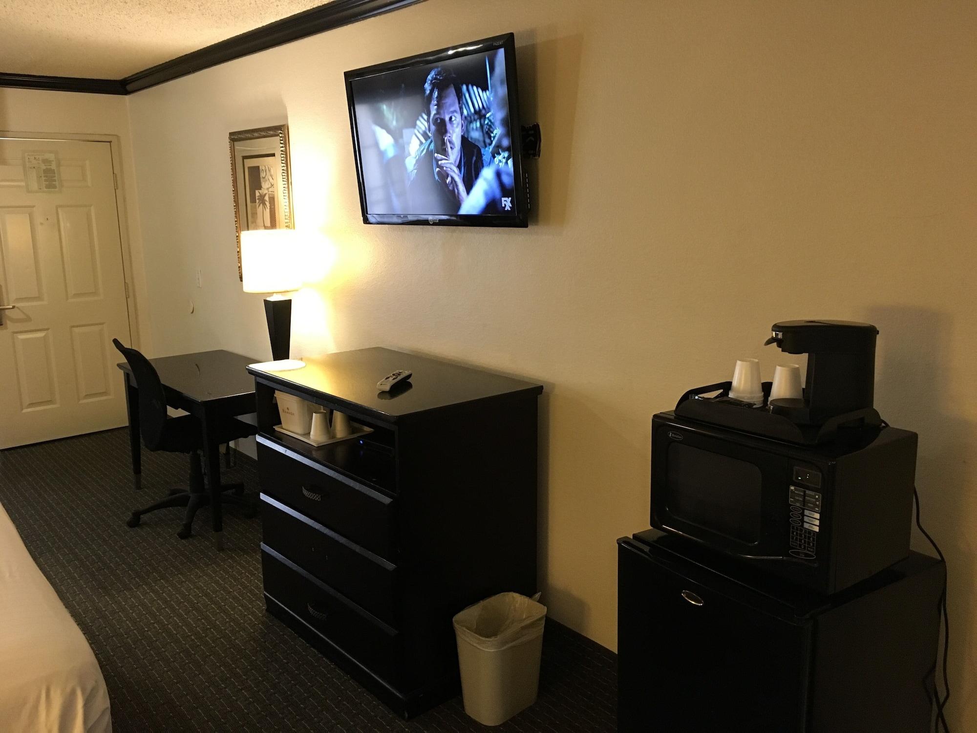 Hotel Ramada By Wyndham Ontario Exterior foto