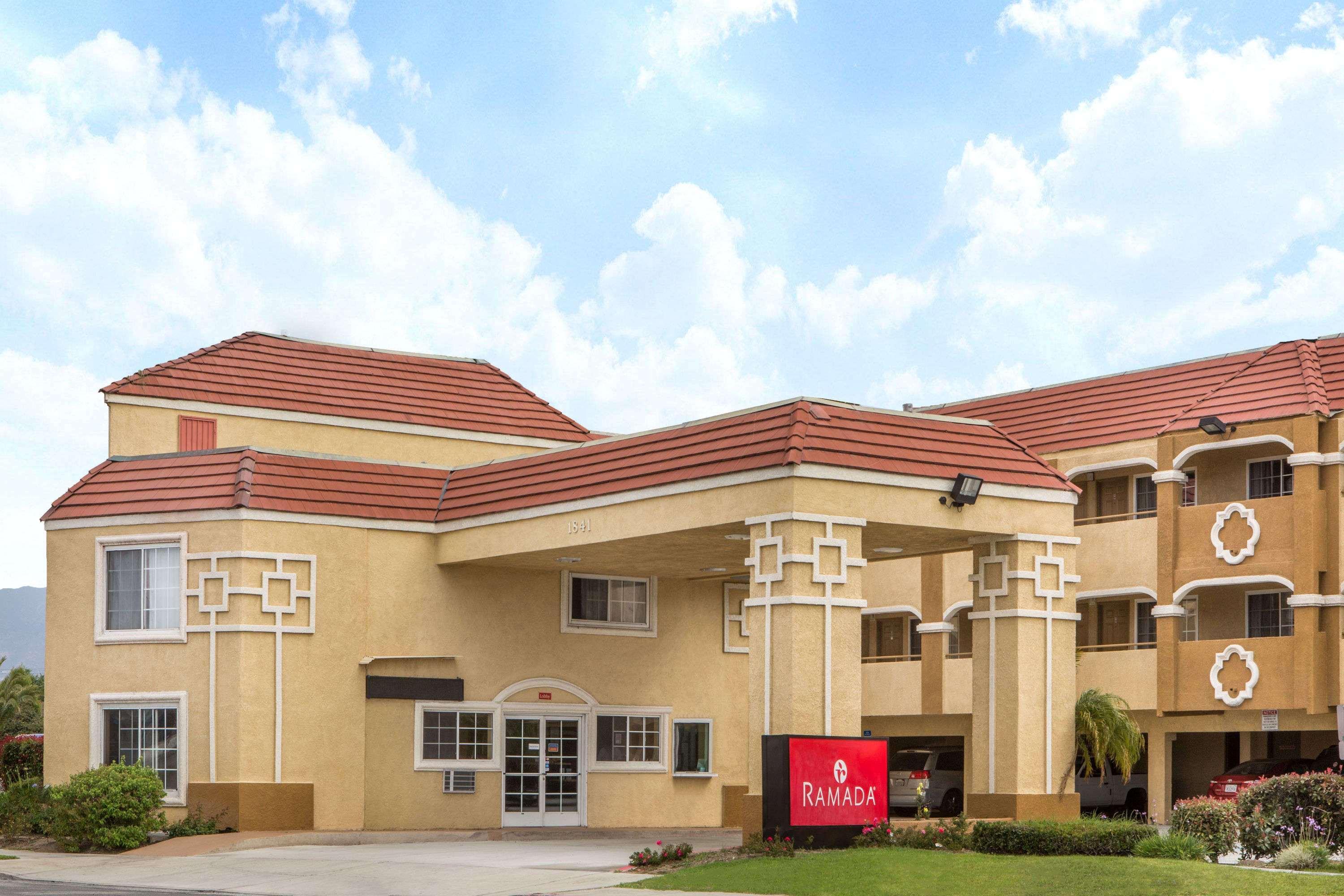 Hotel Ramada By Wyndham Ontario Exterior foto